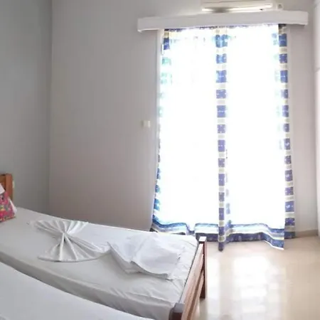 Zodiac Appartments 2 Апарт-отель Нидри